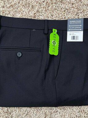 Haggar Men's Super Flex Waistband Comfort Straight Pants Black, Size 32x30 (New)